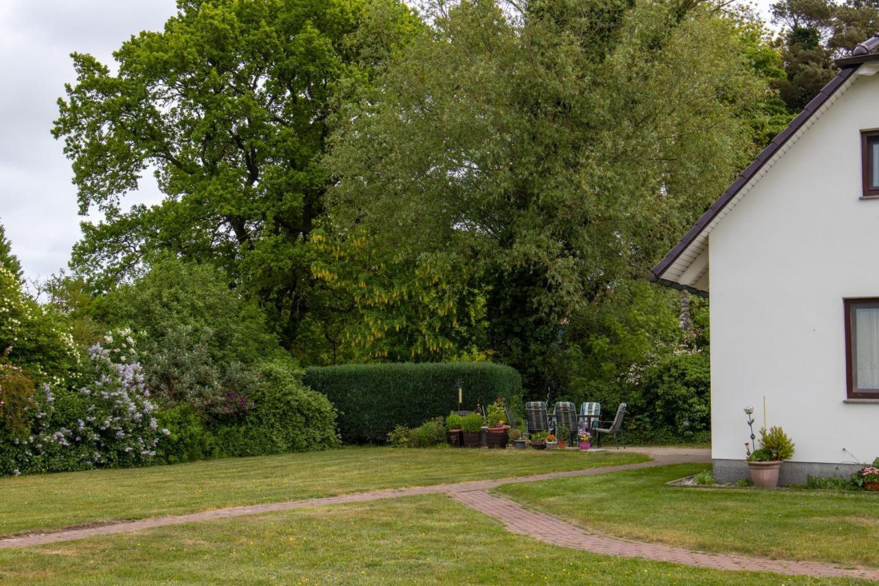 Urlaubs-Appartement Am Dorfrand Wieck Eksteriør billede