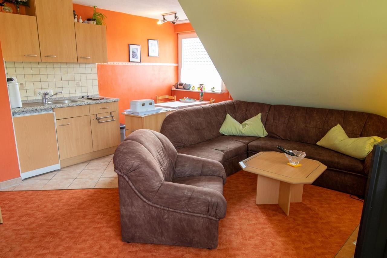 Urlaubs-Appartement Am Dorfrand Wieck Eksteriør billede