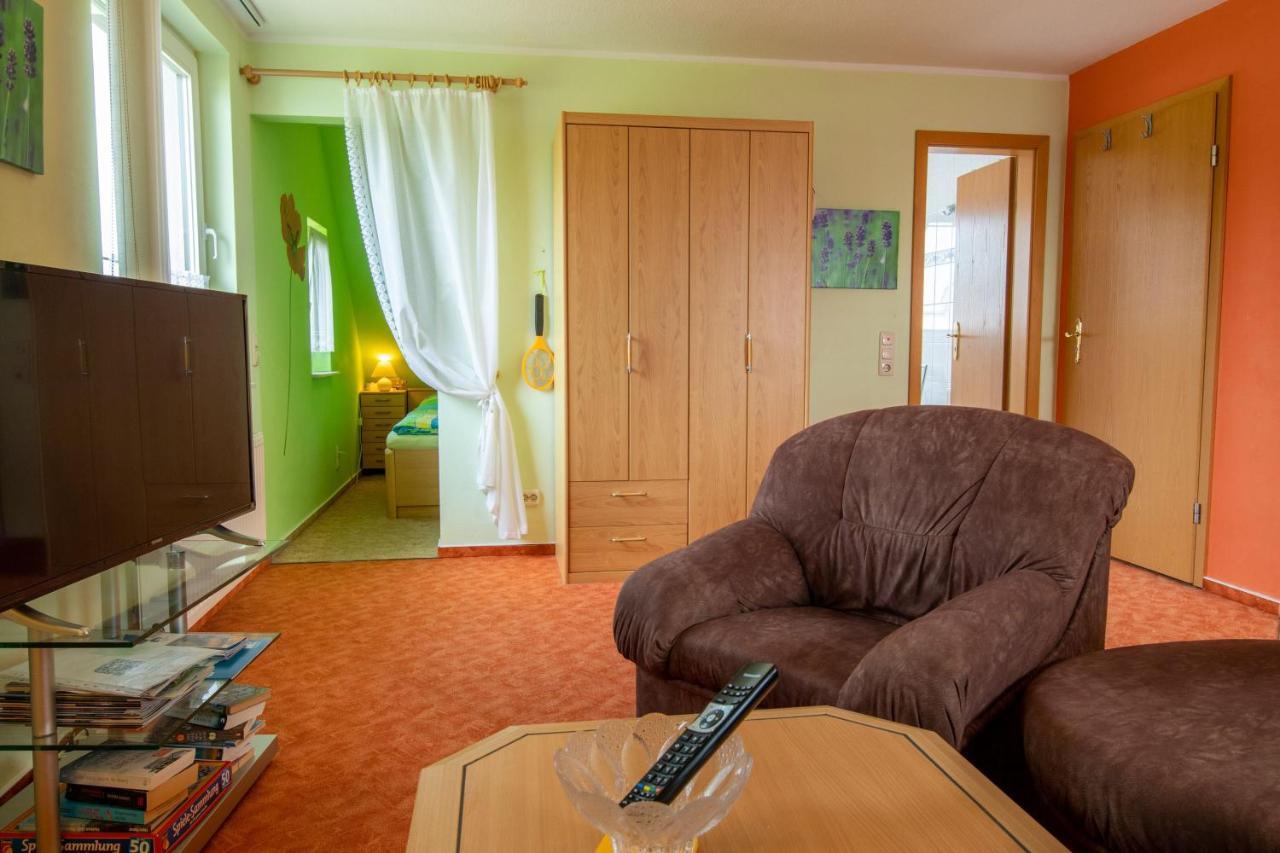 Urlaubs-Appartement Am Dorfrand Wieck Eksteriør billede